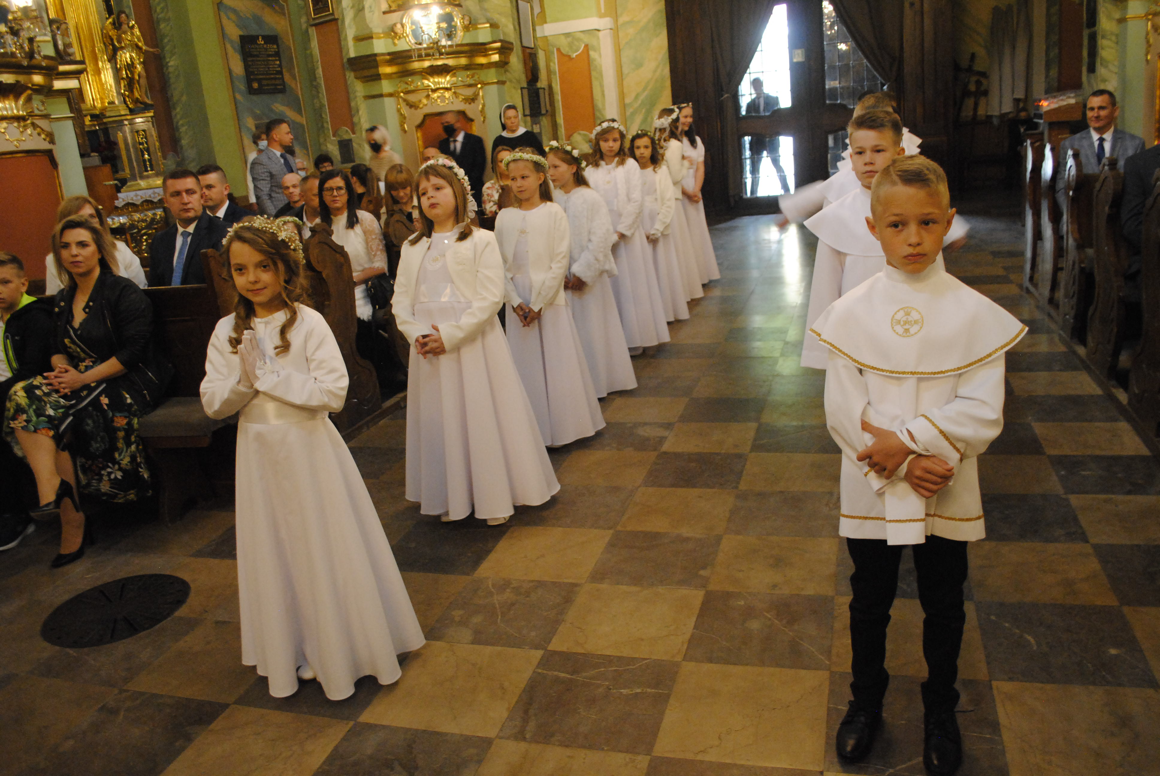 Dzieci z I grupy przyjęły komunię na mszy o godz. 10