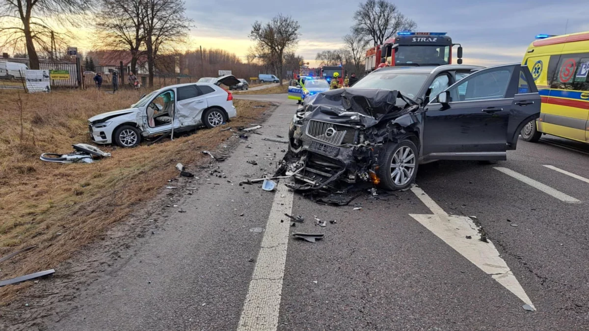 Dwie osoby poszkodowane w zderzeniu w Firleju - Zdjęcie główne