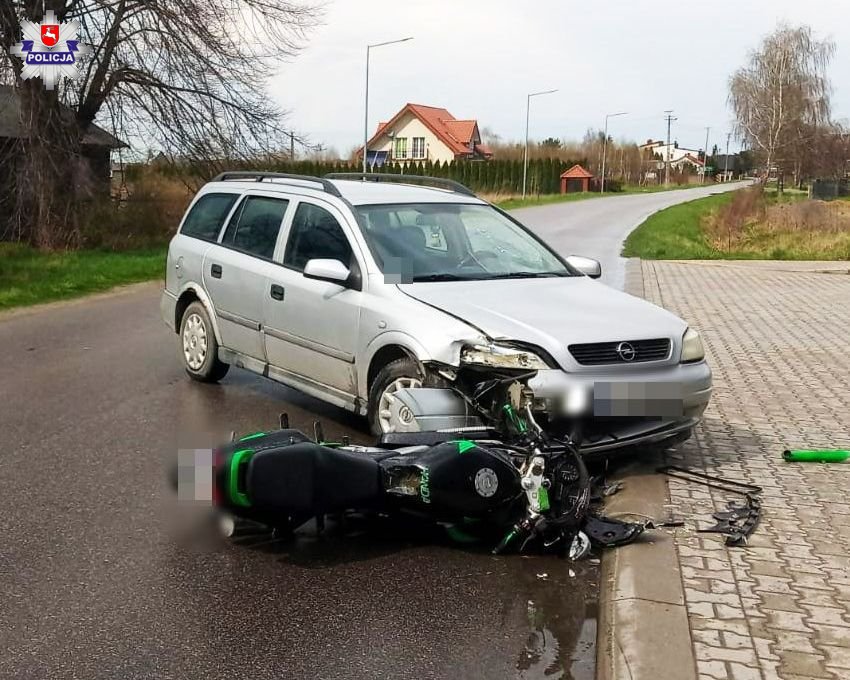 Skrobów: Zderzenie motocyklisty z osobówką. Kierująca oplem nie ustąpiła pierwszeństwa - Zdjęcie główne