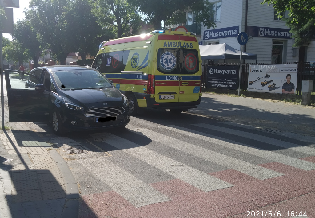 Lubartów: zderzenie samochodu z rowerem na skrzyżowaniu Chopina i Słowackiego - Zdjęcie główne