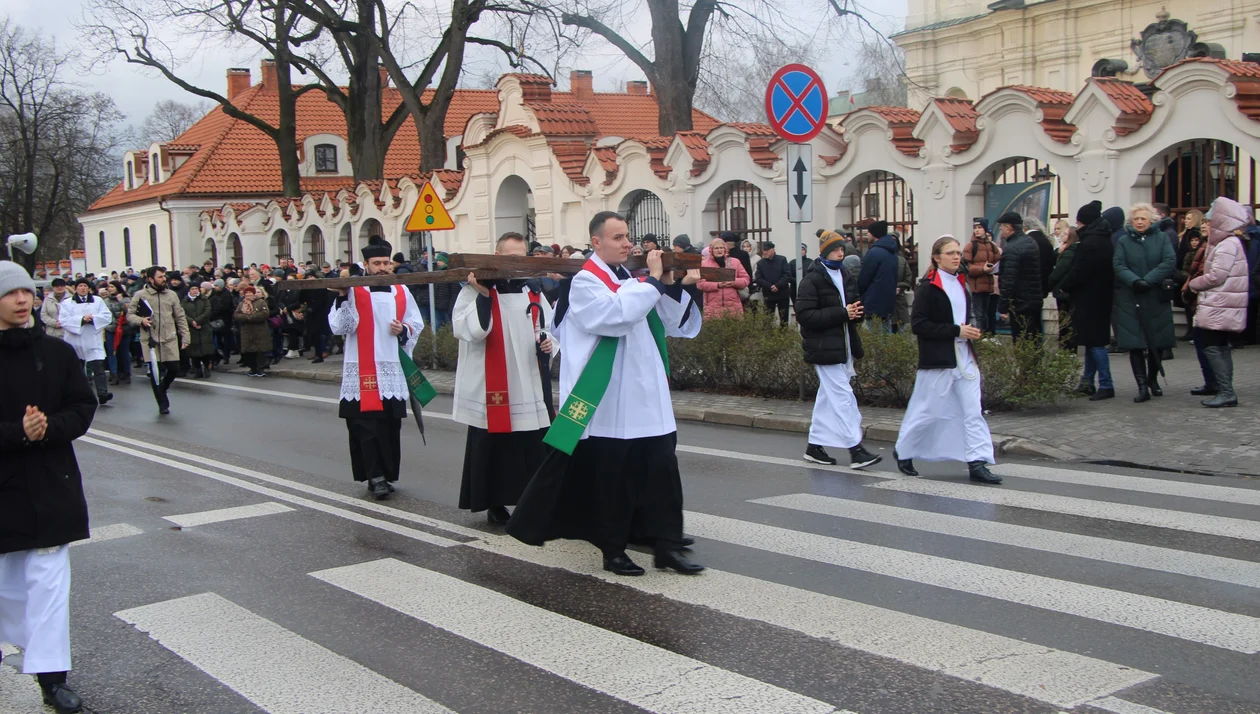 Jutro Droga Krzyżowa w Lubartowie - Zdjęcie główne