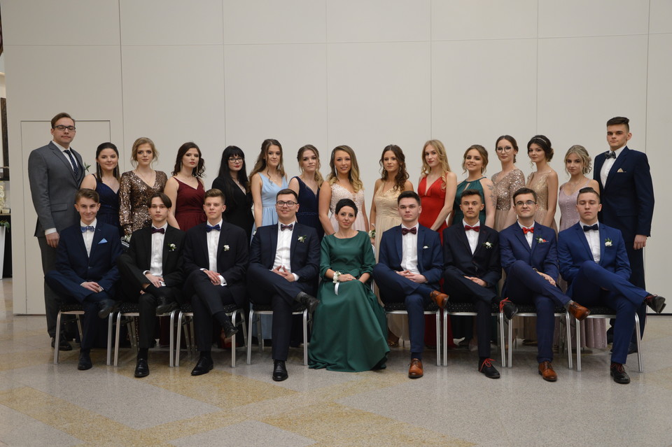 Spektakularny bal maturzystów z II LO - Zdjęcie główne