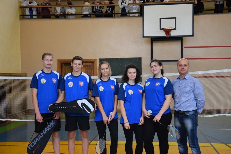 Dziewczęta z Gimnazjum Sportowego trzecie w Mistrzostwach Powiatu w Badmintonie - Zdjęcie główne