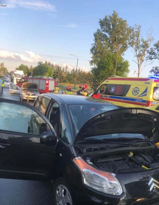 Zderzenie w Łucce Kolonii. Zderzyła się ciężarówka i samochody osobowe - Zdjęcie główne