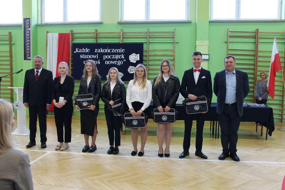 Ponad dwustu maturzystów w Międzyrzecu. Najlepiej w "Sikorskim" - Zdjęcie główne