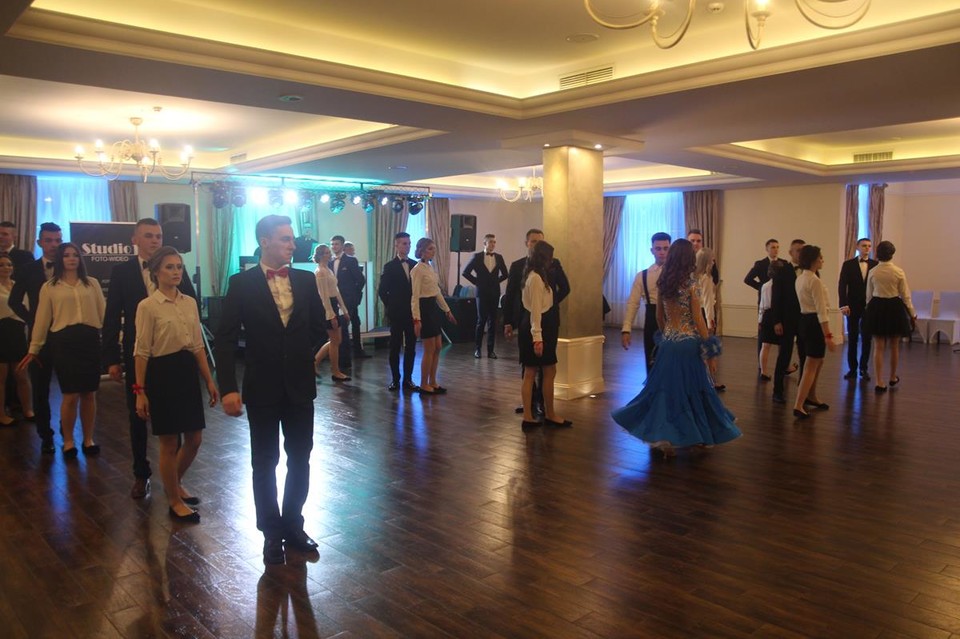 Studniówka Zespołu Szkół Ekonomicznych im. Marii Dąbrowskiej w Międzyrzecu Podlaskim (ZDJĘCIA) - Zdjęcie główne