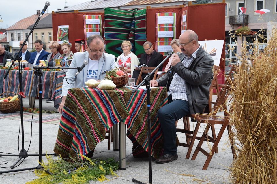 "Wesele" w centrum miasta (galeria) - Zdjęcie główne