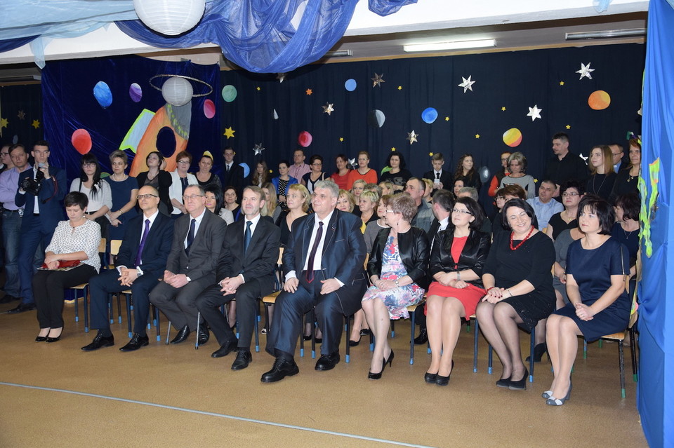 Bal gimnazjalny w międzyrzeckim Gimnazjum Sportowym - Zdjęcie główne