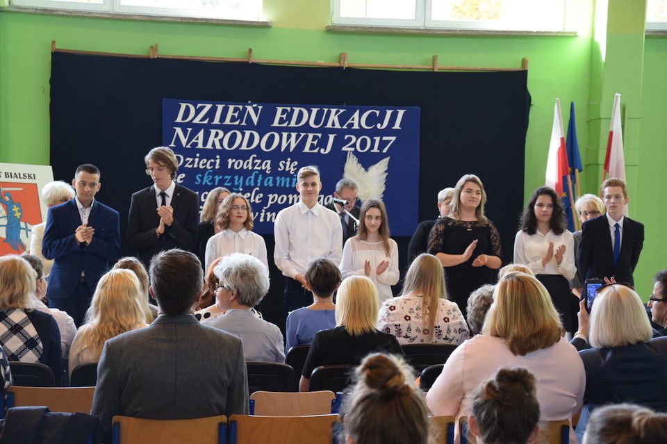 Szkoły średnie świętowały Dzień Edukacji Narodowej (galeria) - Zdjęcie główne