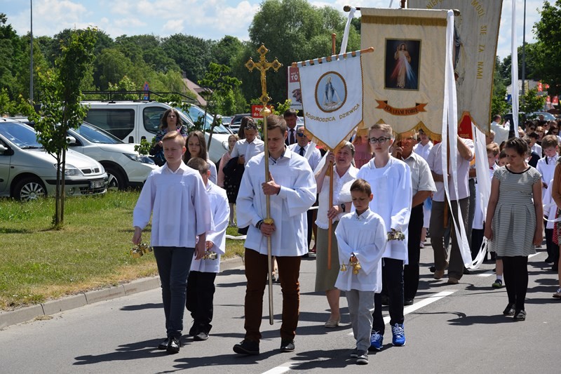 Boże Ciało w parafii pw. Chrystusa Króla w Międzyrzecu (galeria) - Zdjęcie główne