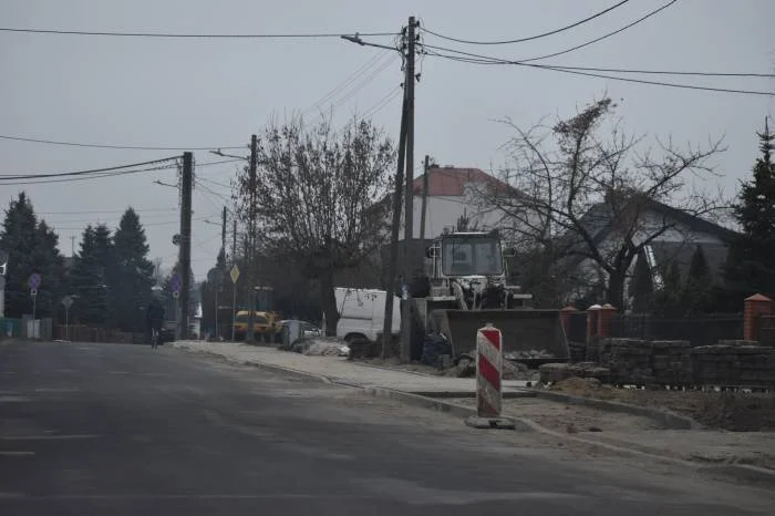 Mieszkańcy Międzyrzeca Podlaskiego poskarżyli się na uciążliwy remont chodnika przy ul. Kościuszki - Zdjęcie główne