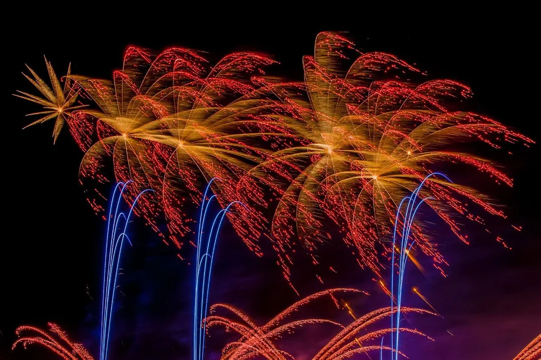 Profesjonalne pokazy fajerwerków na wesele - Czemu warto wybrać taką atrakcje na wesele? - Zdjęcie główne