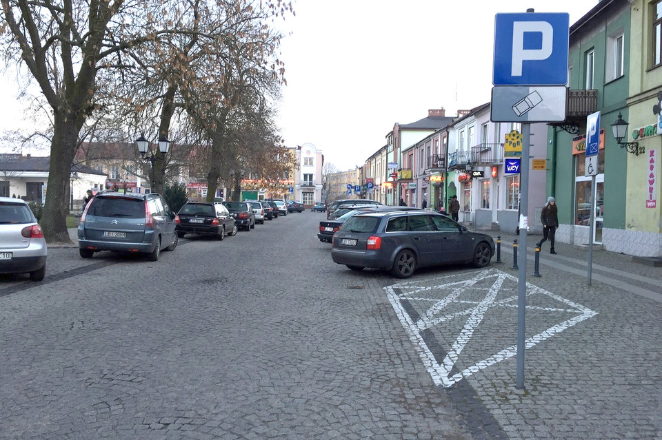Płatny parking w centrum miasta - Zdjęcie główne