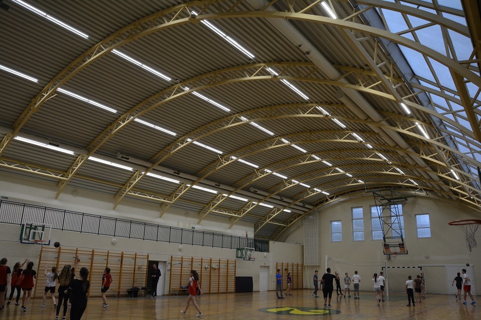 Nowe oświetlenie hali sportowej w ZPO nr 2 - Zdjęcie główne