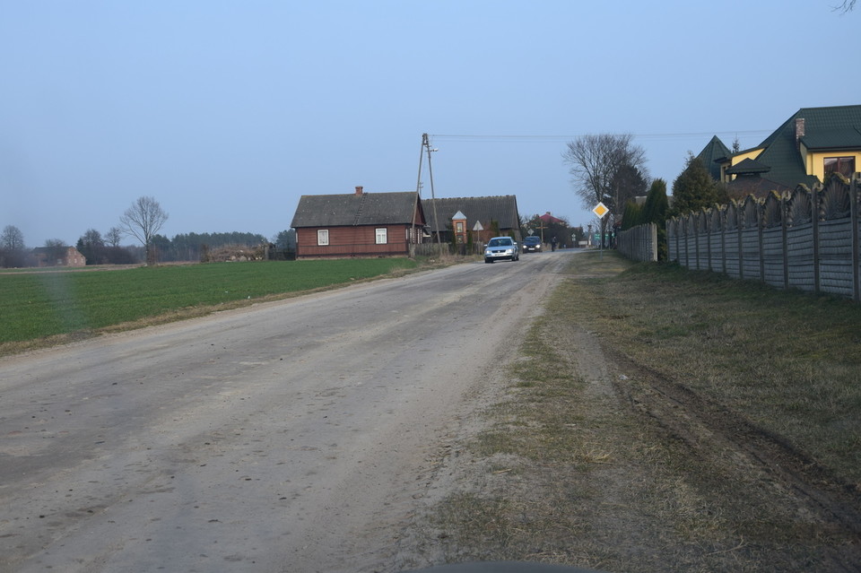 Gmina sypnie groszem na drogi i chodnik - Zdjęcie główne