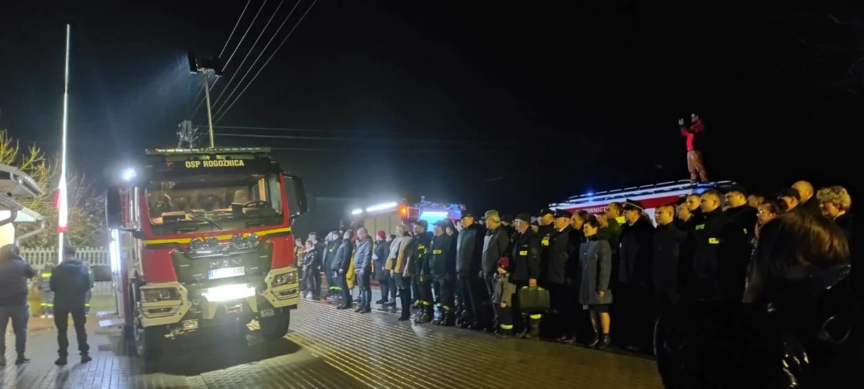 Nowy wóz strażacki w Rogoźnicy - Zdjęcie główne