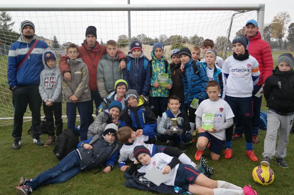 Z podwórka na stadion 2015 - Zdjęcie główne