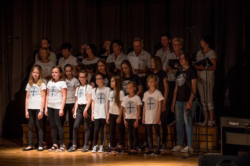 Koncert Uwielbienia (galeria) - Zdjęcie główne
