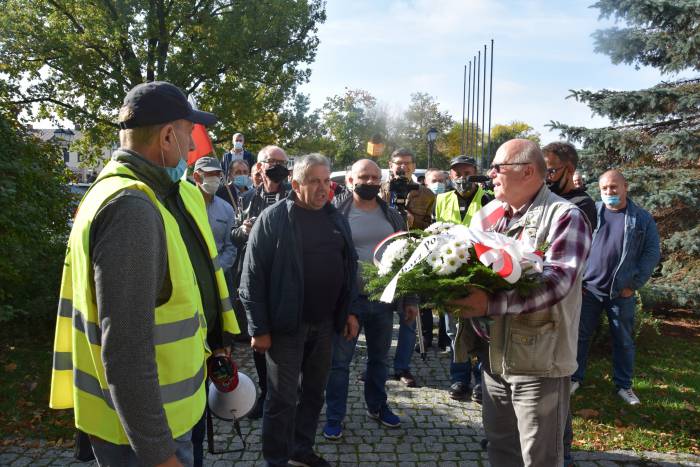 Międzyrzec: Przejazd spod remizy pod biura posłów - Zdjęcie główne