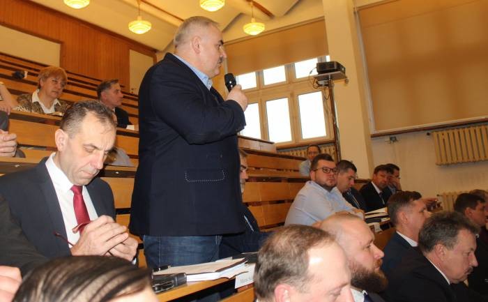 Powiatowa awantura o Riada Haidara - Zdjęcie główne