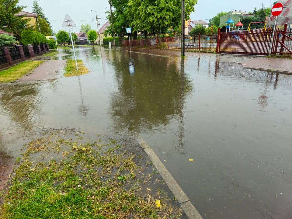 W Międzyrzecu gradobicie. Niektóre ulice nieprzejezdne - Zdjęcie główne