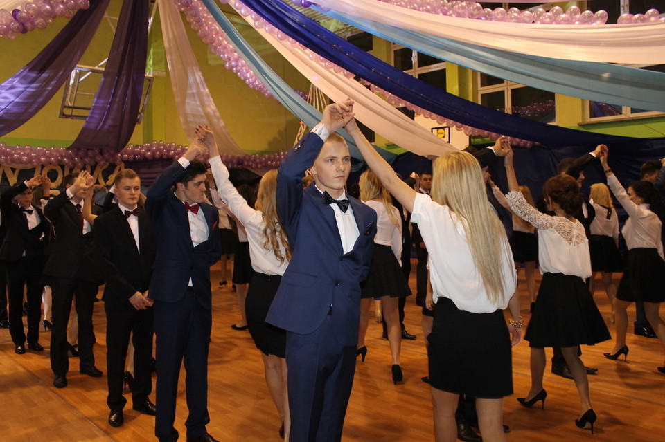 Studniówka w LO im. gen. Władysława Sikorskiego - Zdjęcie główne