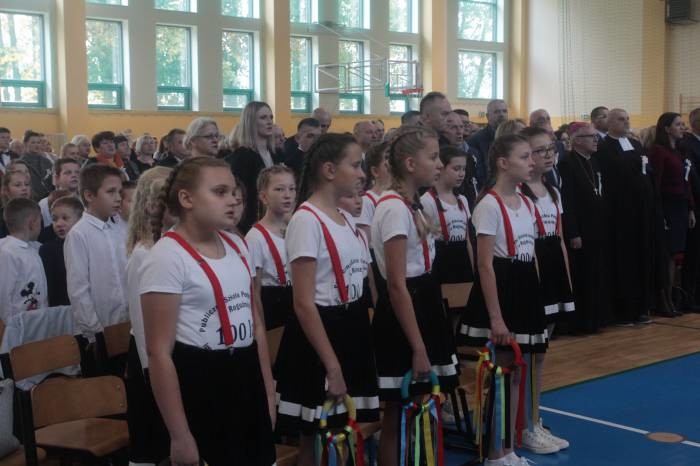 Szkoła rozwija się i ma nowoczesną halę sportową - Zdjęcie główne