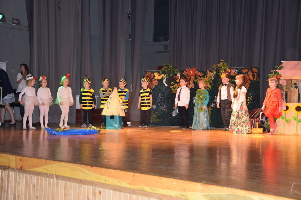 Najmłodsi aktorzy opanowali scenę - Zdjęcie główne