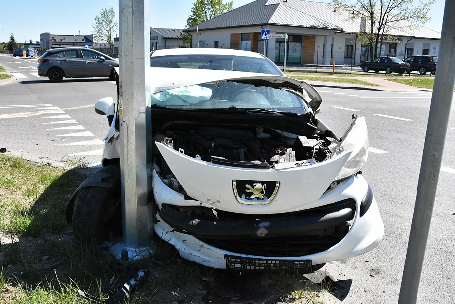 Jedna osoba ranna po wypadku samochodowym. Zawiniła mieszkanka powiatu radzyńskiego  - Zdjęcie główne