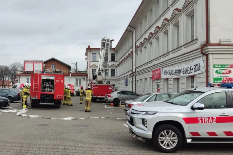 Strażacy odbyli ćwiczenia doskonalące na obiektach w Międzyrzecu Podlaskim - Zdjęcie główne