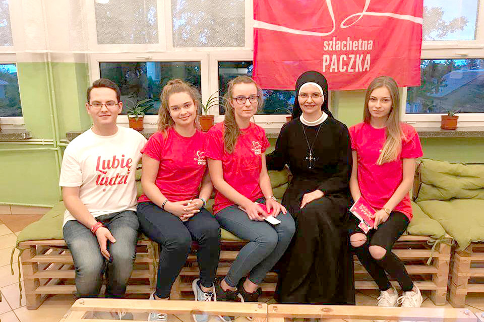 Nie chcemy przyzwyczajać do pomocy, ale stawiać na nogi - Zdjęcie główne