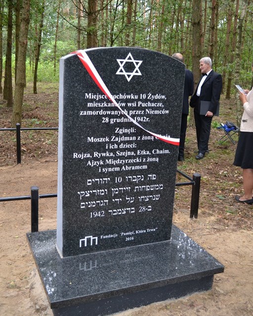 Tablice stanęły w miejscach mordu - Zdjęcie główne