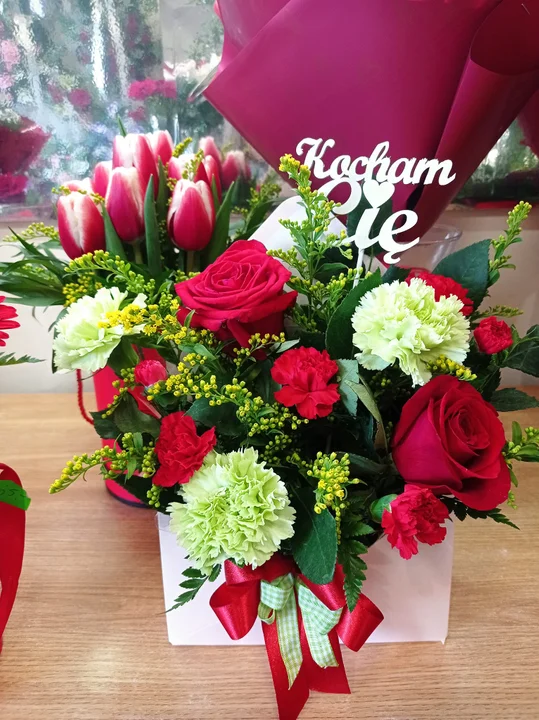 Walentynki w Międzyrzecu Podlaskim pod znakiem róż i spokojnego wieczoru z zamówionym jedzeniem - Zdjęcie główne