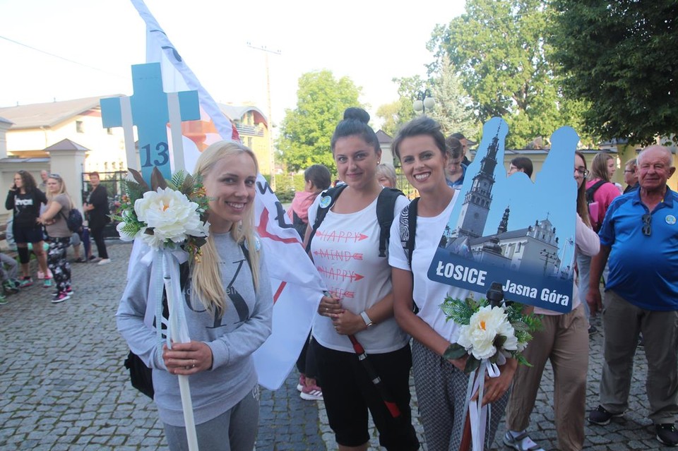 Pątnicy ruszyli do Częstochowy (WIDEO, ZDJĘCIA) - Zdjęcie główne