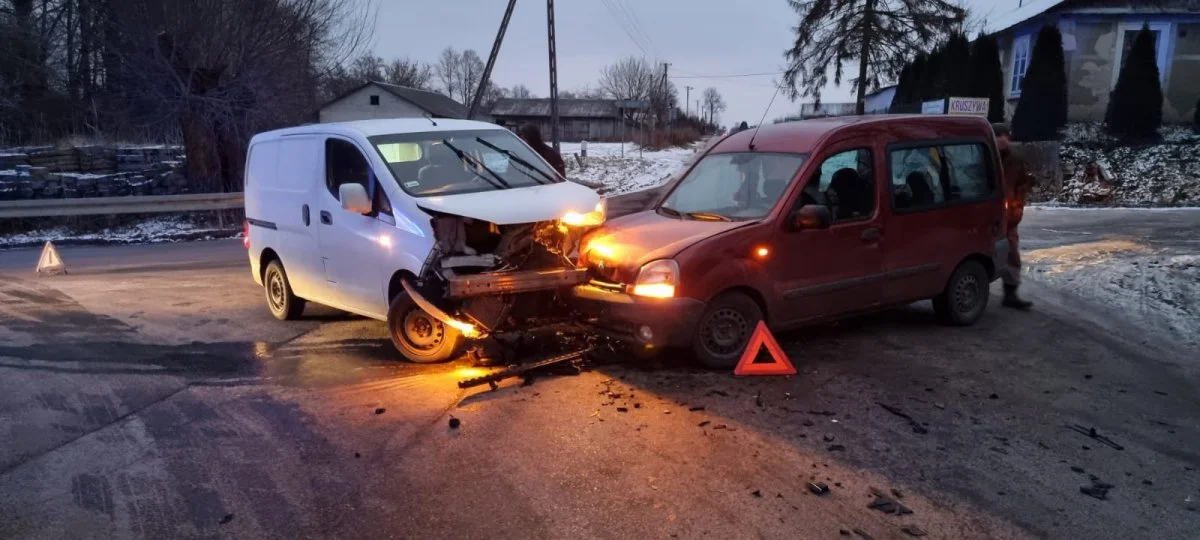 Owczarnia: Na skrzyżowaniu nissan zderzył się z renault  - Zdjęcie główne