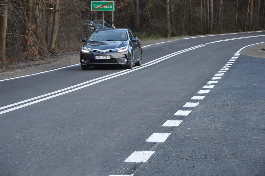 W piątek w Trzebieszy odbyło się uroczyste oddanie do użytku zmodernizowanego odcinka drogi powiatowej