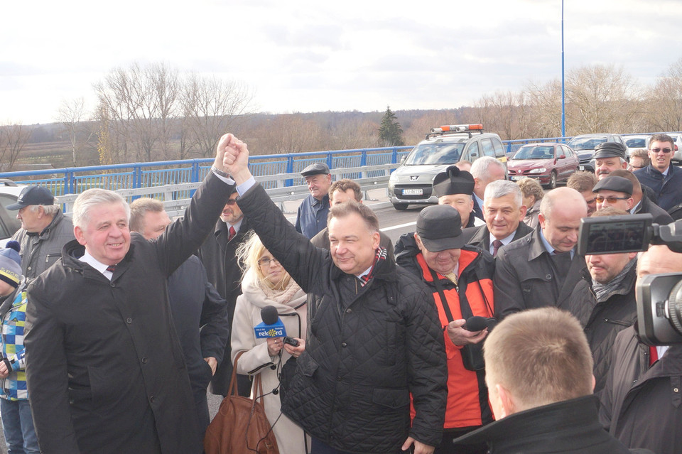 Samorządowcy otworzyli otwarty most - Zdjęcie główne