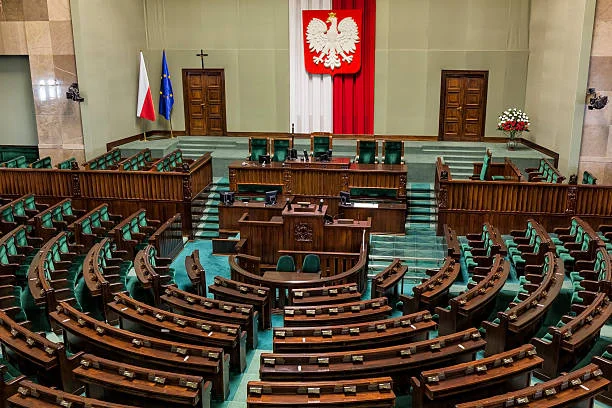 Wojna w Ukrainie: Polska wprowadza m.in. możliwość zamrażania majątków. Sejm przyjął ustawę sankcyjną - Zdjęcie główne