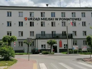 Poniatowa: Burmistrz szuka kolejnego urzędnika - Zdjęcie główne