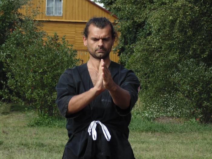 Radny karateka w tarapatach - Zdjęcie główne