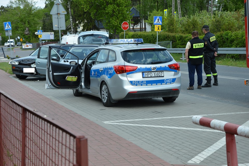 Łaziska: Peugeot zderzył się z VW (ZDJĘCIA) - Zdjęcie główne