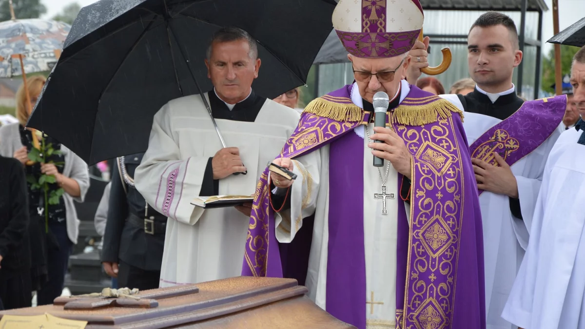 Idalin: Pogrzeb ofiar pożaru domu. Arcybiskup Stanisław Budzik odprawi mszę świętą pogrzebową - Zdjęcie główne