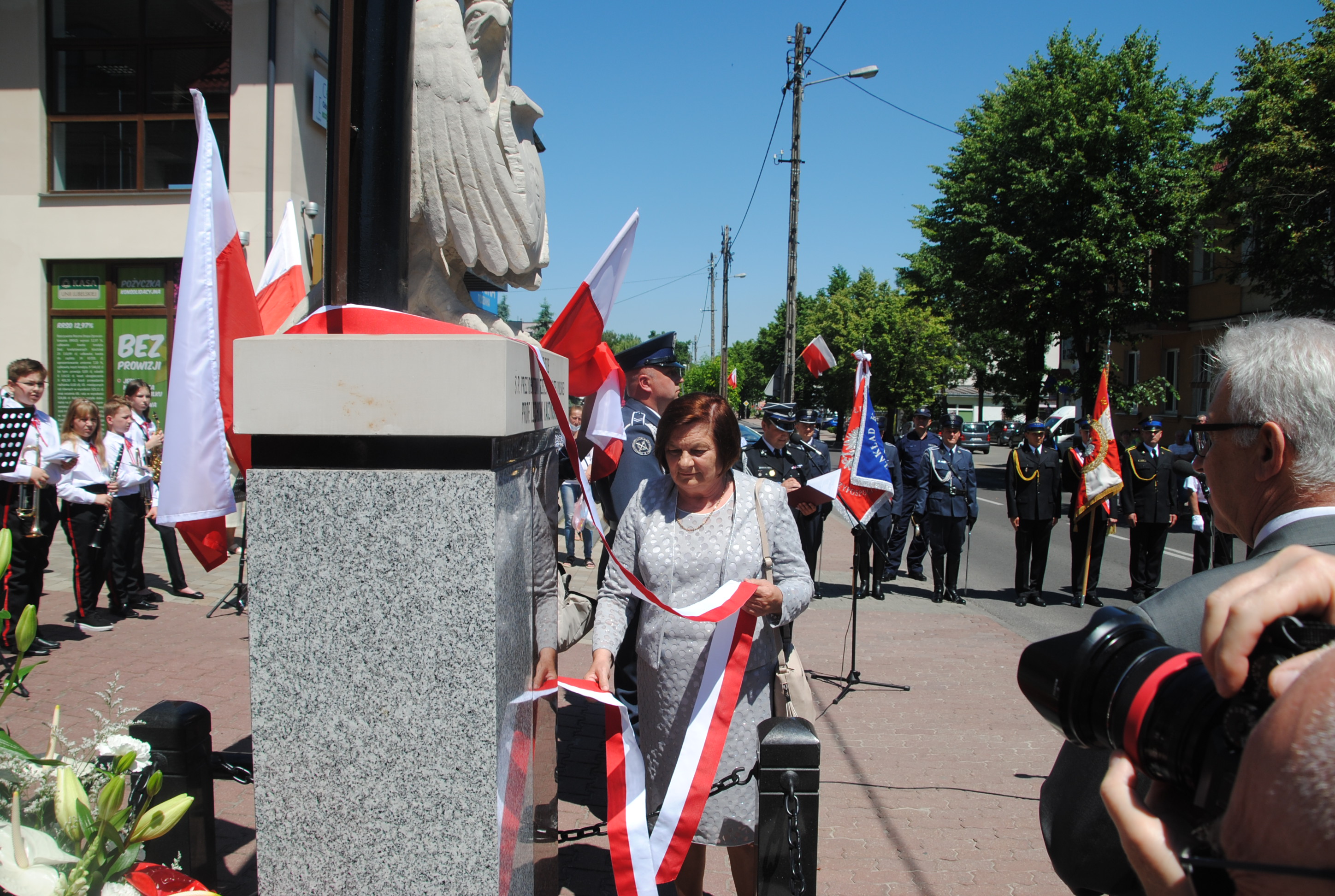 W Opolu Lubelskim odsłonięty został pomnik tragicznie zmarłego prezydenta Lecha Kaczyńskiego (FOTO) - Zdjęcie główne