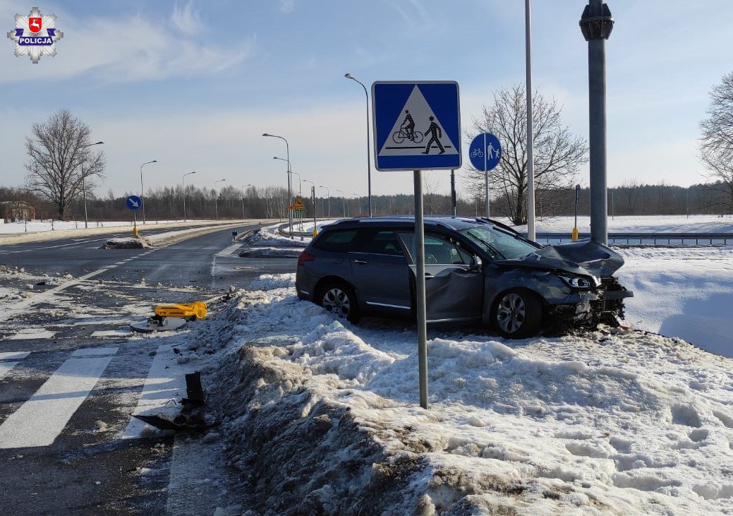 Powiat opolski: Nie zatrzymał się na STOP-ie i uderzył w citroena. 5 osób w szpitalu - Zdjęcie główne