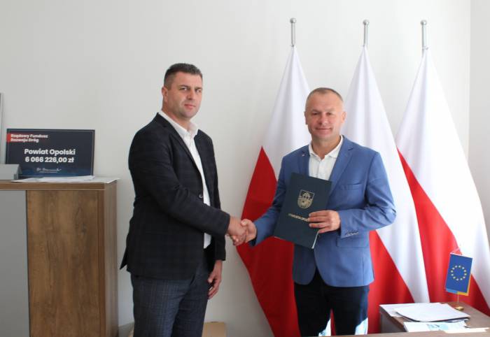 Piotr Kocon, naczelnik Wydziału Komunikacji, Transportu i Drogownictwa - 4946 zł brutto 