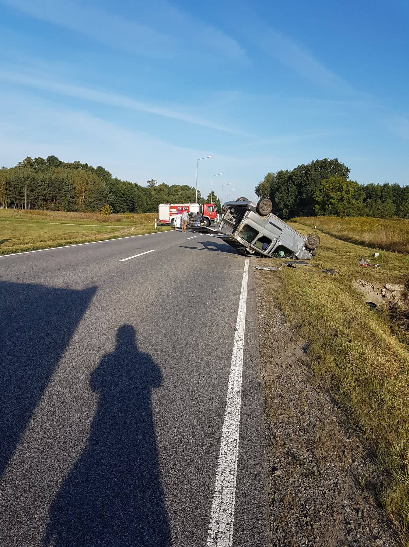 Zosin: Dwa samochody dachowały na drodze wojewódzkiej 747 (ZDJĘCIA) - Zdjęcie główne