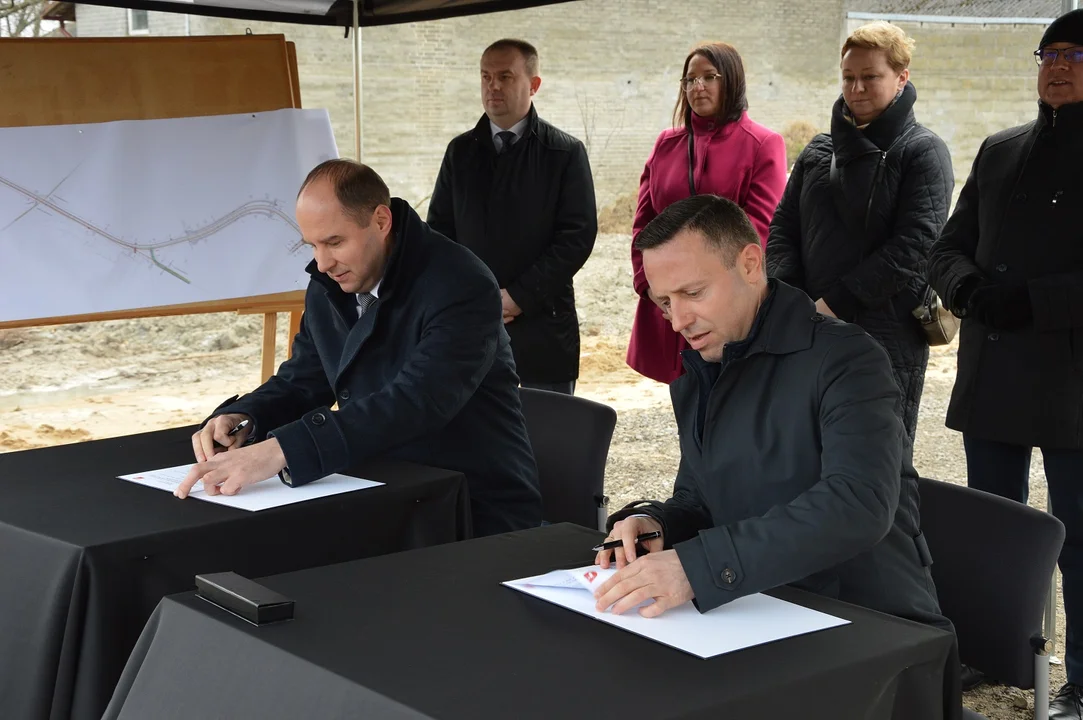 Opole Lubelskie: Porozumienie w sprawie budowy obwodnicy podpisane (ZDJĘCIA) - Zdjęcie główne