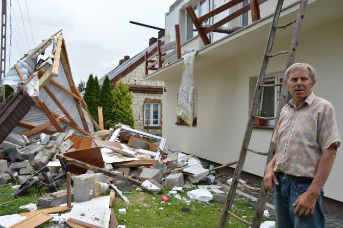 APOKALIPSA. Nawałnica zrywała dachy, łamała drzewa i pustoszyła uprawy - Zdjęcie główne