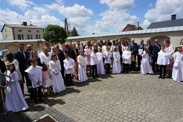 Opole Lubelskie: I Komunia Święta klasy III C ze Szkoły Podstawowej nr 2 (ZDJĘCIA) - Zdjęcie główne