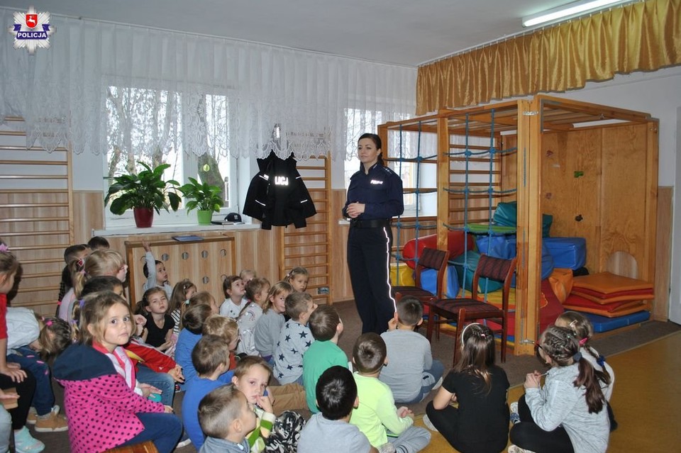 Policjanci z wizytą w szkole - Zdjęcie główne